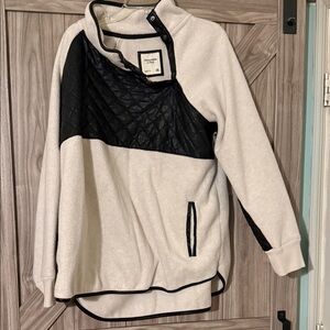 Abercrombie & Fitch Cream and Black Quilted Sweatshirt